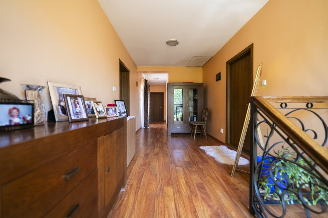 Casa 8 camere, 326 mp utili, teren 835 mp – cartier Rovine-Lapus Arges