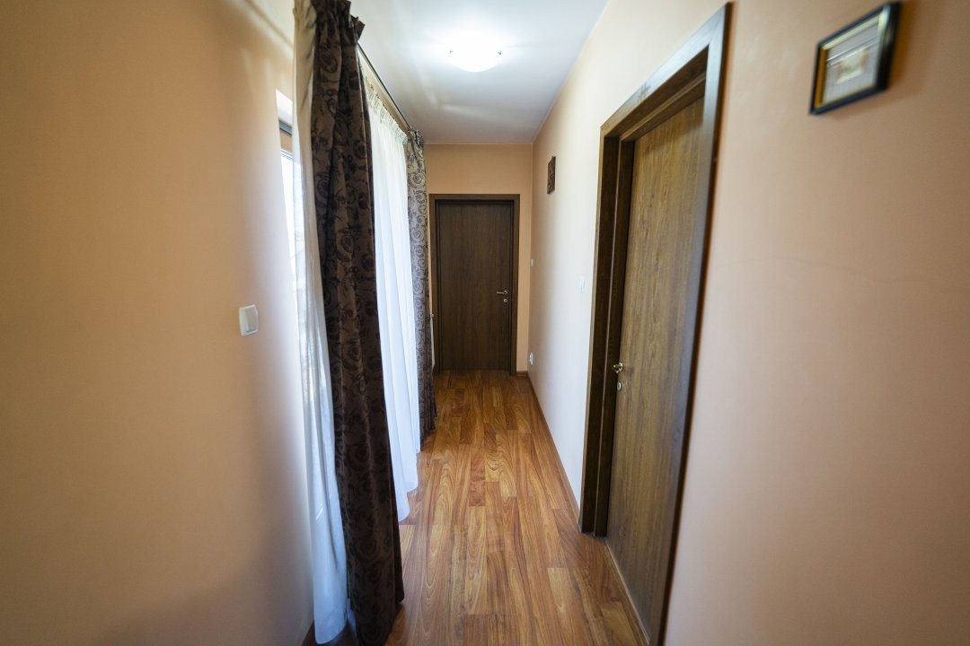 Casa 8 camere, 326 mp utili, teren 835 mp – cartier Rovine-Lapus Arges
