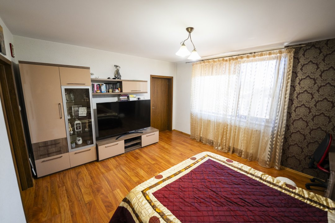 Casa 8 camere, 326 mp utili, teren 835 mp – cartier Rovine-Lapus Arges