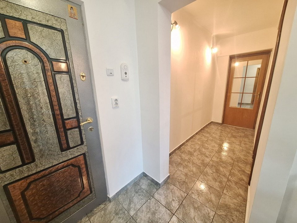 De INCHIRIAT- 2 camere decomandat! Pitesti-zona Gavana!