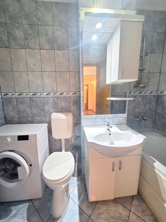 De INCHIRIAT- 2 camere decomandat! Pitesti-zona Gavana!