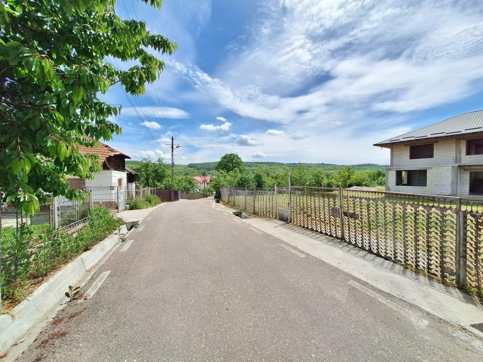 Casă  în Goranești-Topoloveni  construcție solidă, teren 1460 mp, zona superba