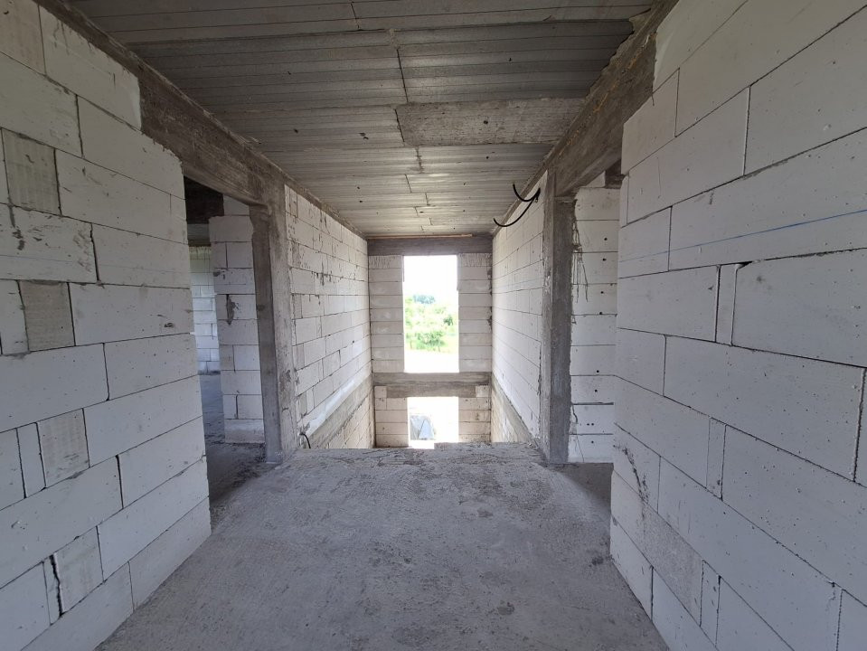 Casă  în Goranești-Topoloveni  construcție solidă, teren 1460 mp, zona superba