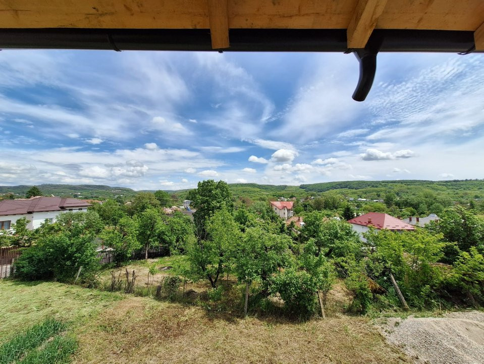 Casă  în Goranești-Topoloveni  construcție solidă, teren 1460 mp, zona superba