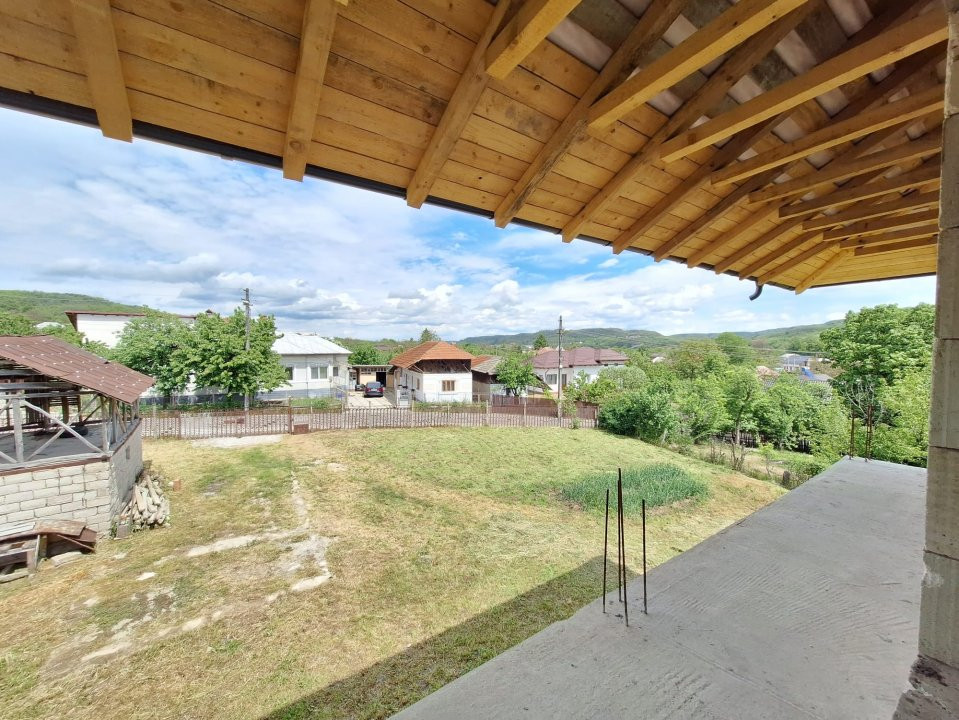 Casă  în Goranești-Topoloveni  construcție solidă, teren 1460 mp, zona superba
