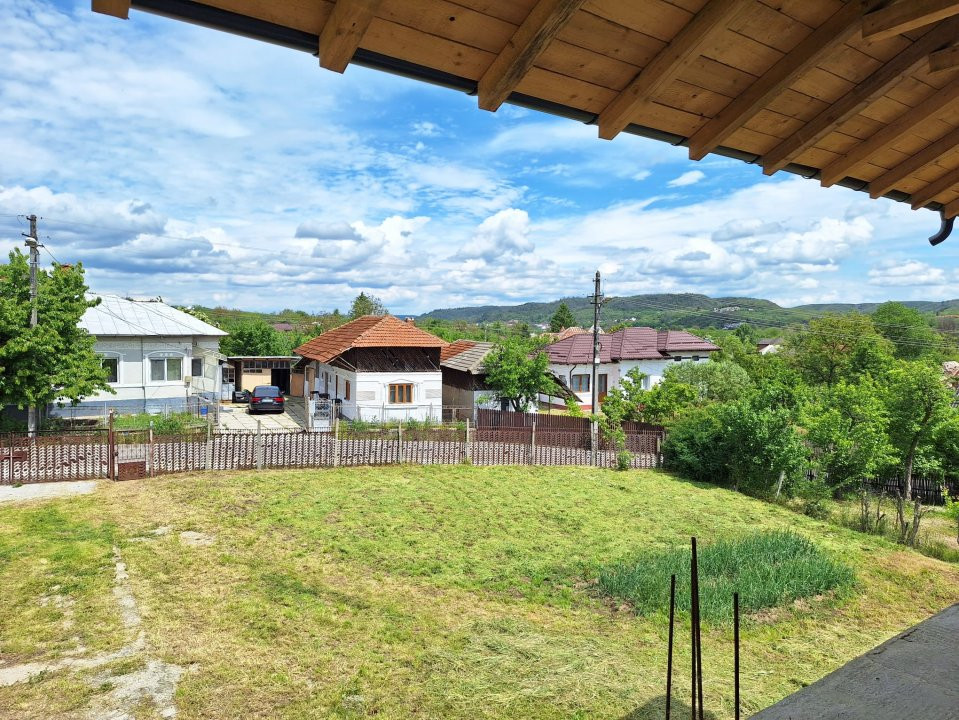 Casă  în Goranești-Topoloveni  construcție solidă, teren 1460 mp, zona superba