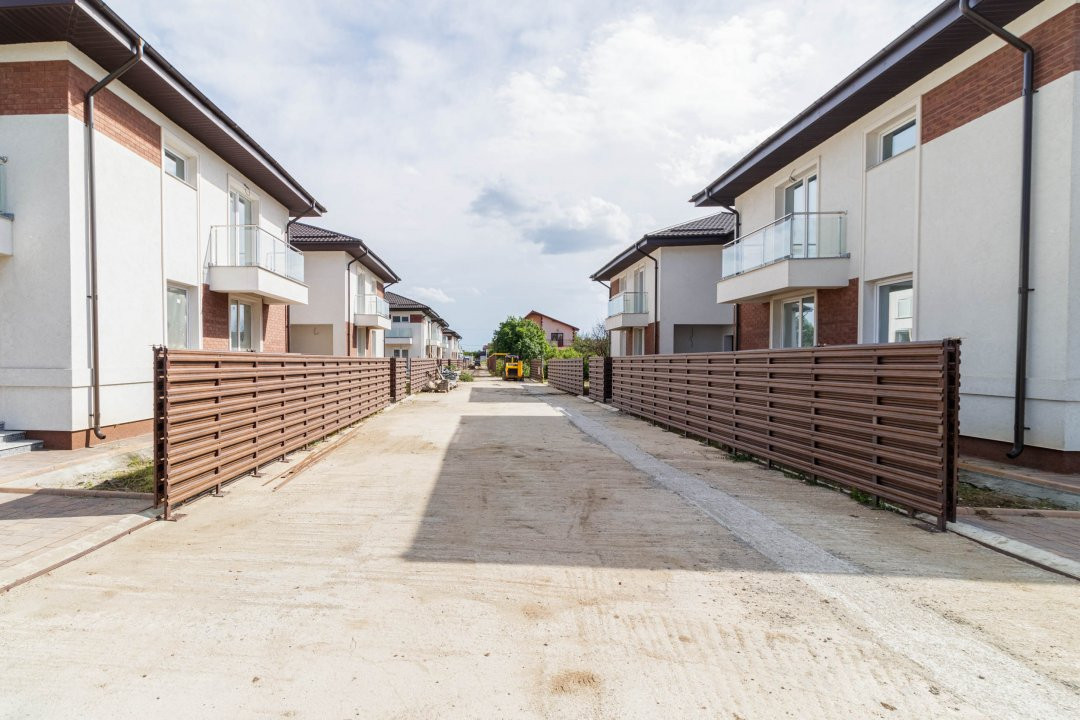 Case duplex in Ciorogarla Residence
