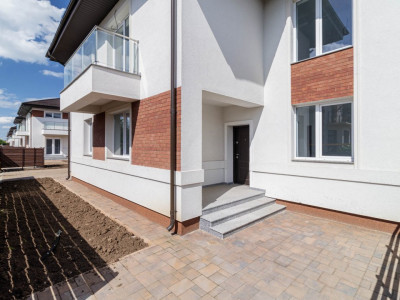 Case duplex in Ciorogarla Residence