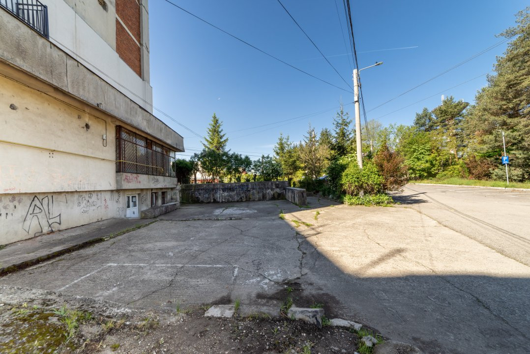 Inchiriere spatiu de depozitare 247 mp, curte 158 mp, Campulung, AG