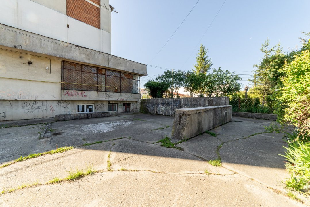 Inchiriere spatiu de depozitare 247 mp, curte 158 mp, Campulung, AG