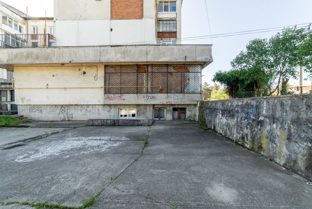 Inchiriere spatiu de depozitare 247 mp, curte 158 mp, Campulung, AG