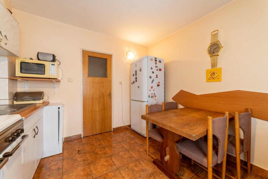 Apartament spatios de 4 camere etaj 2 Pitesti-zona Gavana!