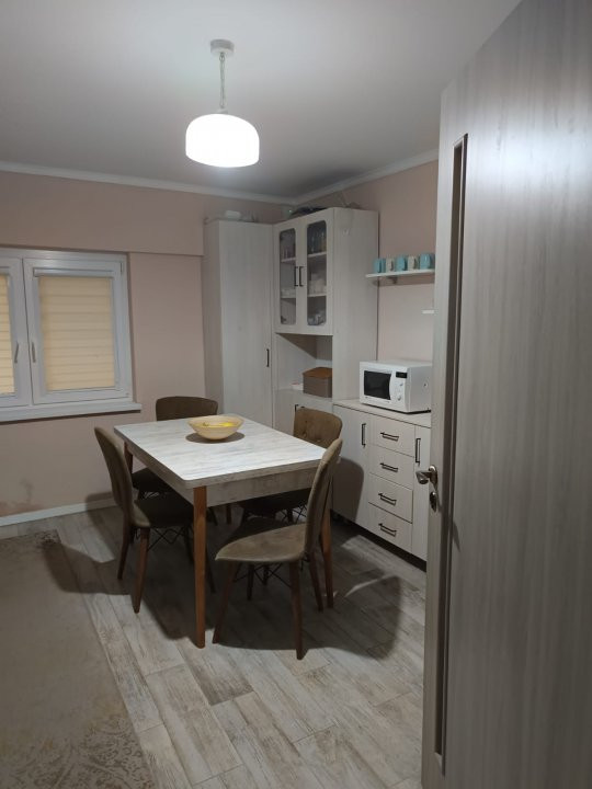 De vânzare Apartament 3 camere Carpati 2