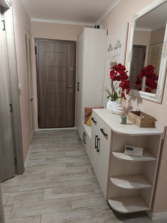 De vânzare Apartament 3 camere Carpati 2