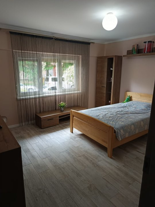 De vânzare Apartament 3 camere Carpati 2