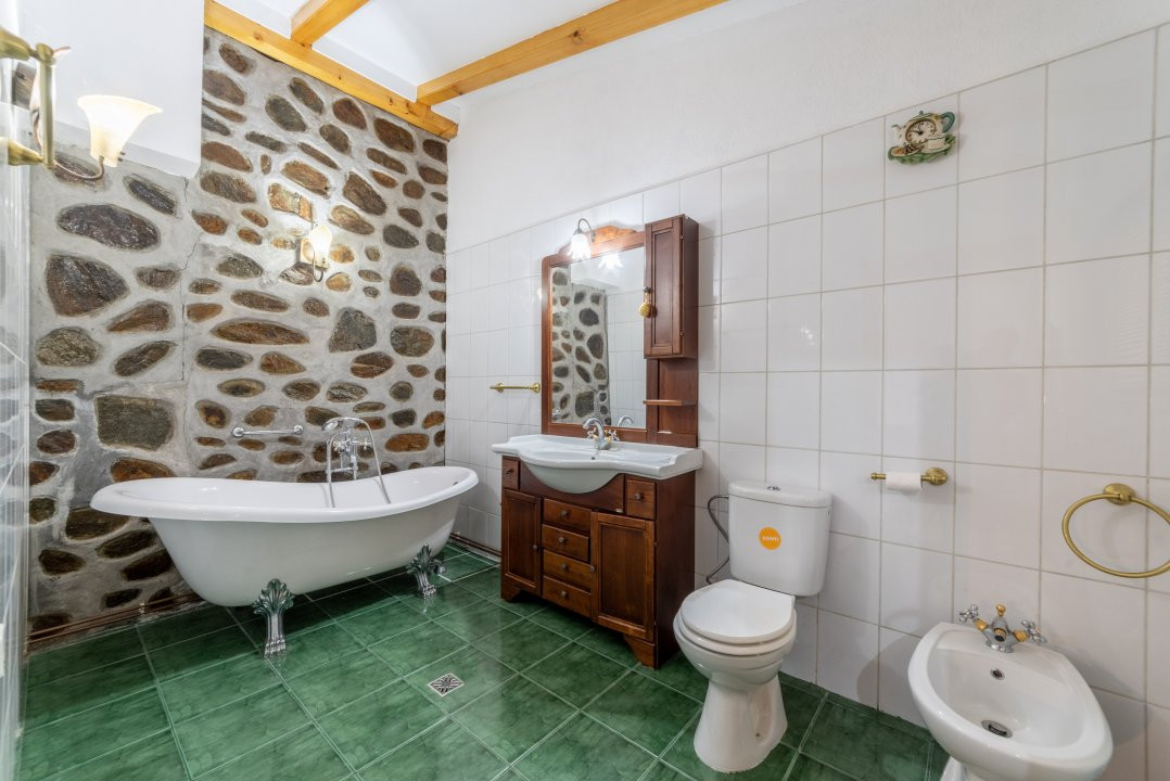 Colț de Rai -Casă de vacanță cu Pădure-Livadă și Râu -Jud.Argeș!