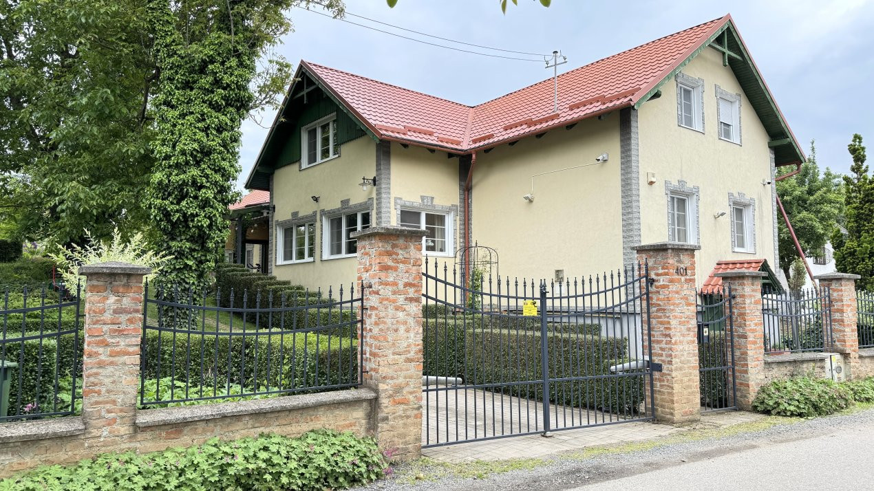 Casa din Vie 6 camere D+P+M Teren 5431 mp, Str. Grădina Viilor-Carei-Comision 0%