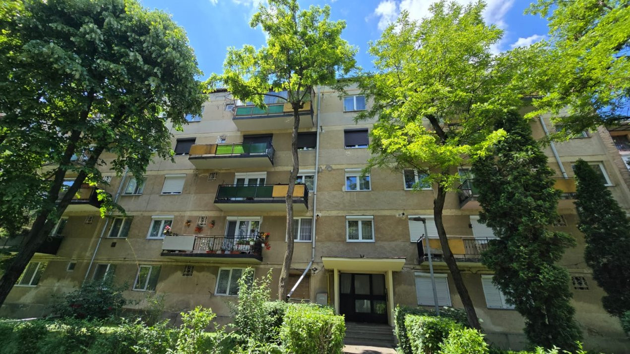 De vanzare apartament 2 camere Carpati 1