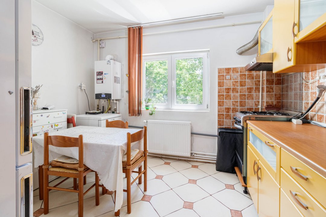 Apartament spatios, cu centrala - langa Mall Vitan 