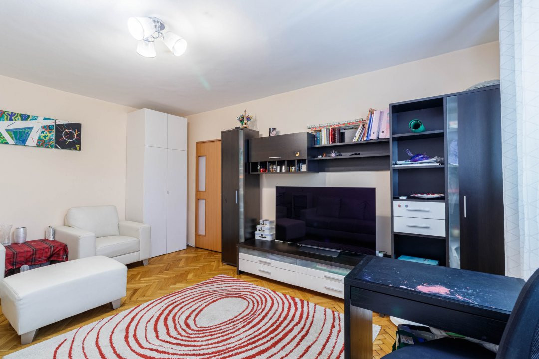 Apartament spatios, cu centrala - langa Mall Vitan 