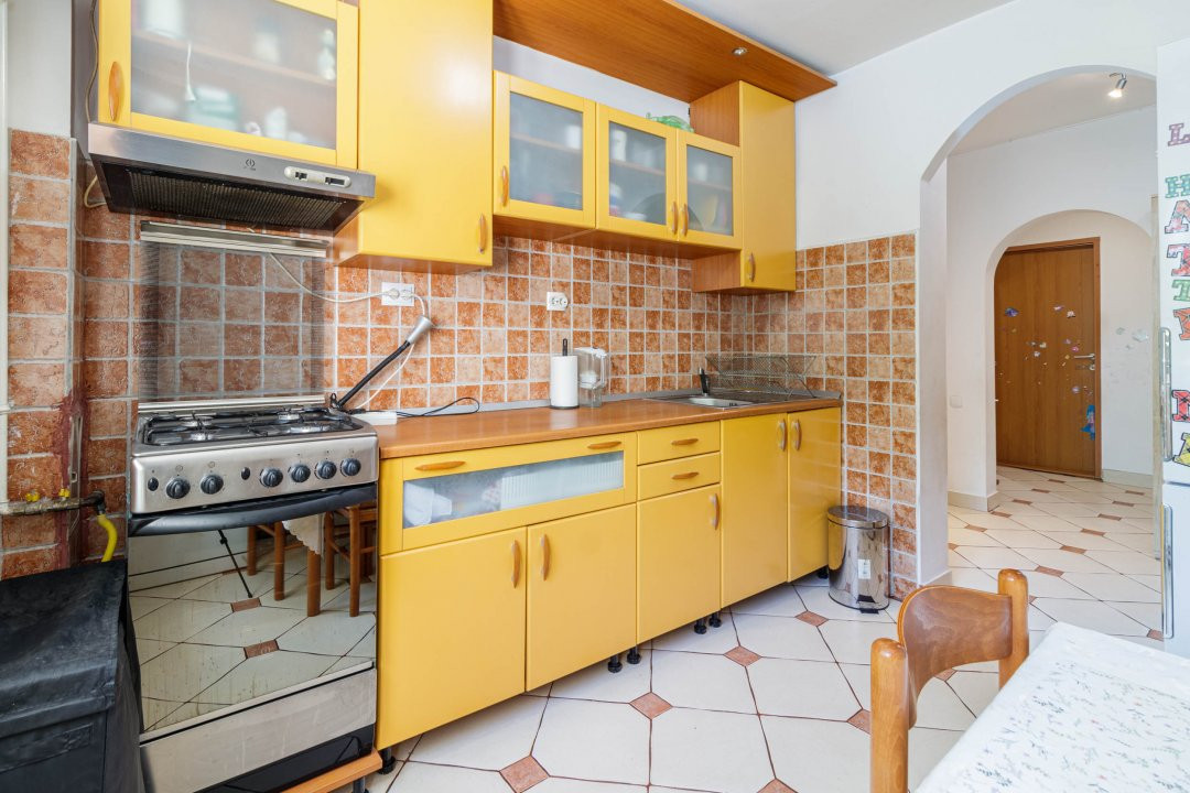 Apartament spatios, cu centrala - langa Mall Vitan 