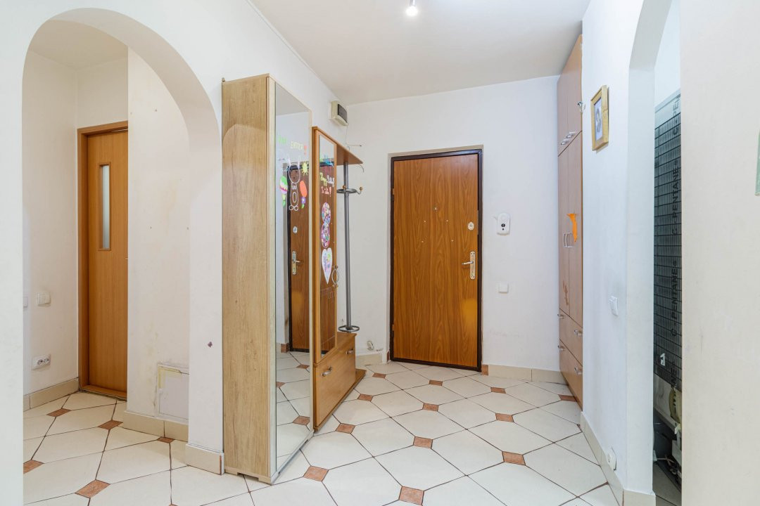 Apartament spatios, cu centrala - langa Mall Vitan 