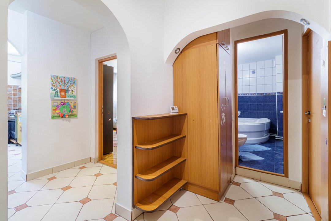 Apartament spatios, cu centrala - langa Mall Vitan 