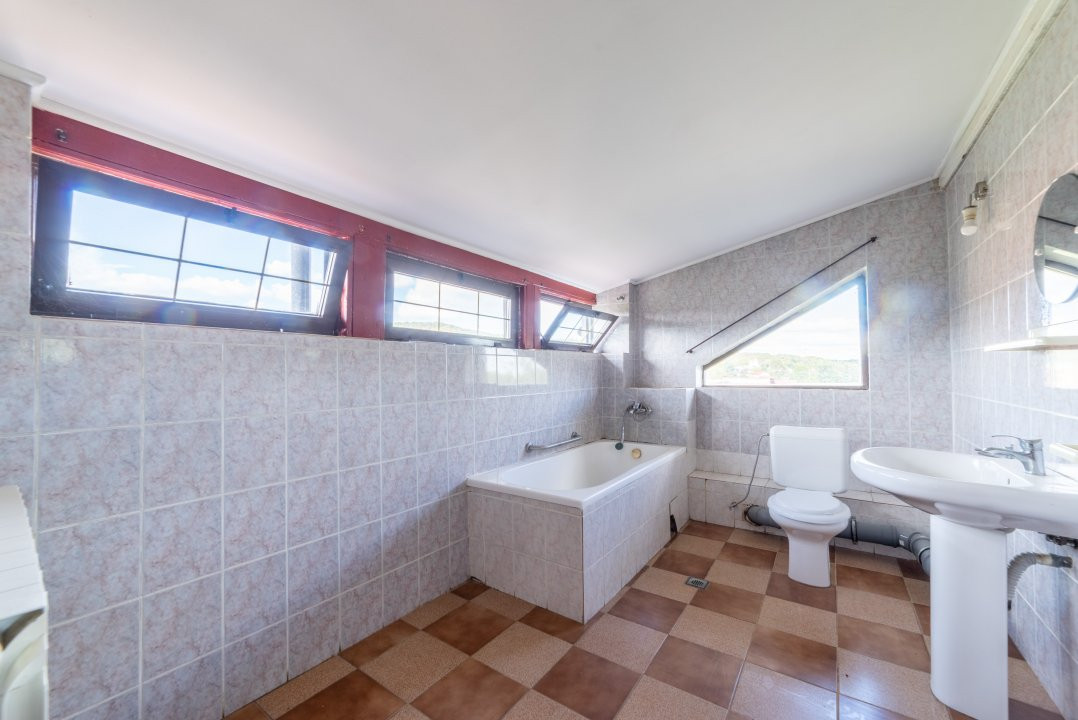 Inchiriere Casa mare pretabil Pensiune, CLINICA-Azil -gradinita, Bascov-Arges 