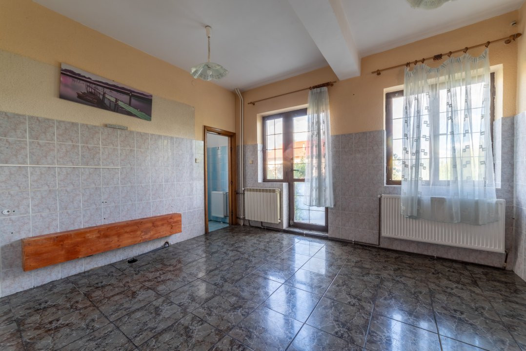 Inchiriere Casa mare pretabil Pensiune, CLINICA-Azil -gradinita, Bascov-Arges 
