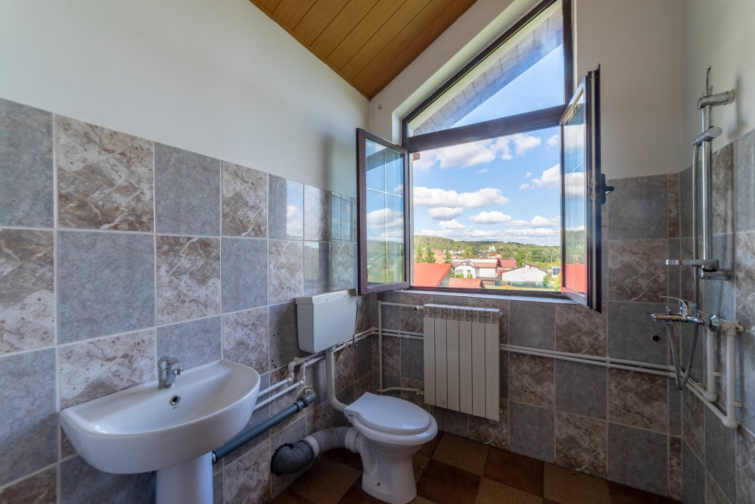 Inchiriere Casa mare pretabil Pensiune, CLINICA-Azil -gradinita, Bascov-Arges 