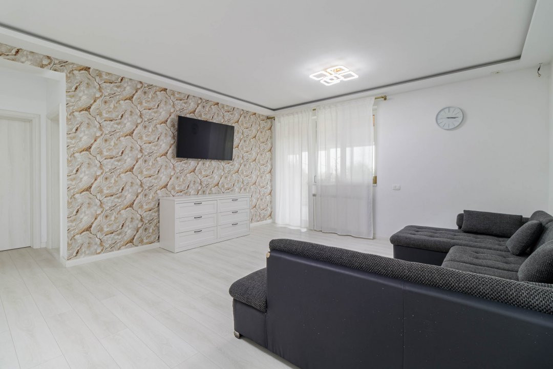Casa 4 camere cu terasa inchisa Ciorogarla