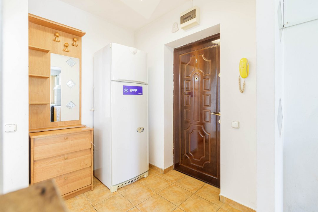 Etajul 1- 3 camere – Pajura, aproape de metroul Jiului