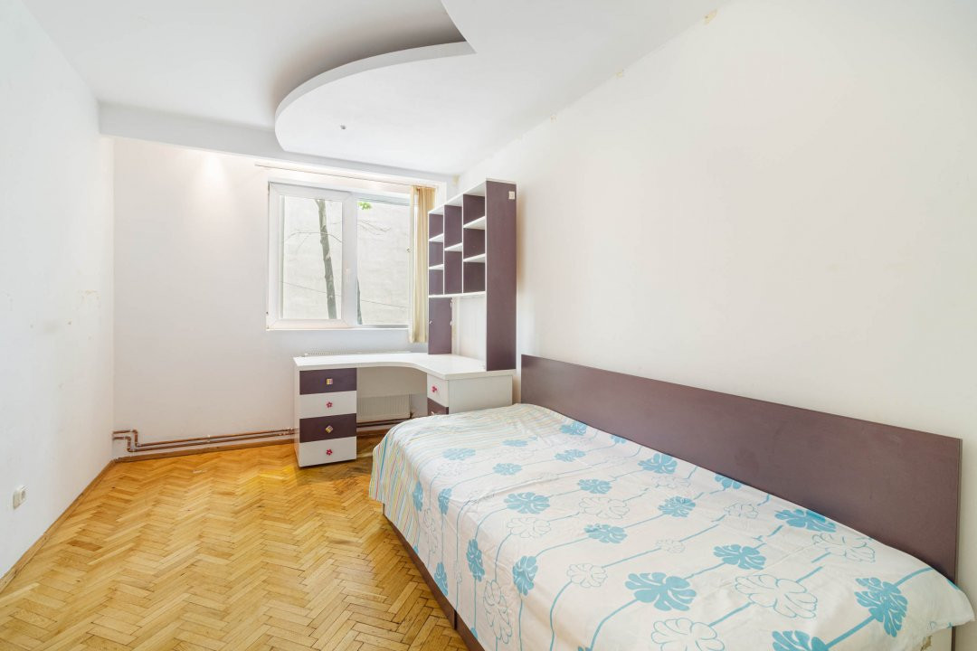 Etajul 1- 3 camere – Pajura, aproape de metroul Jiului