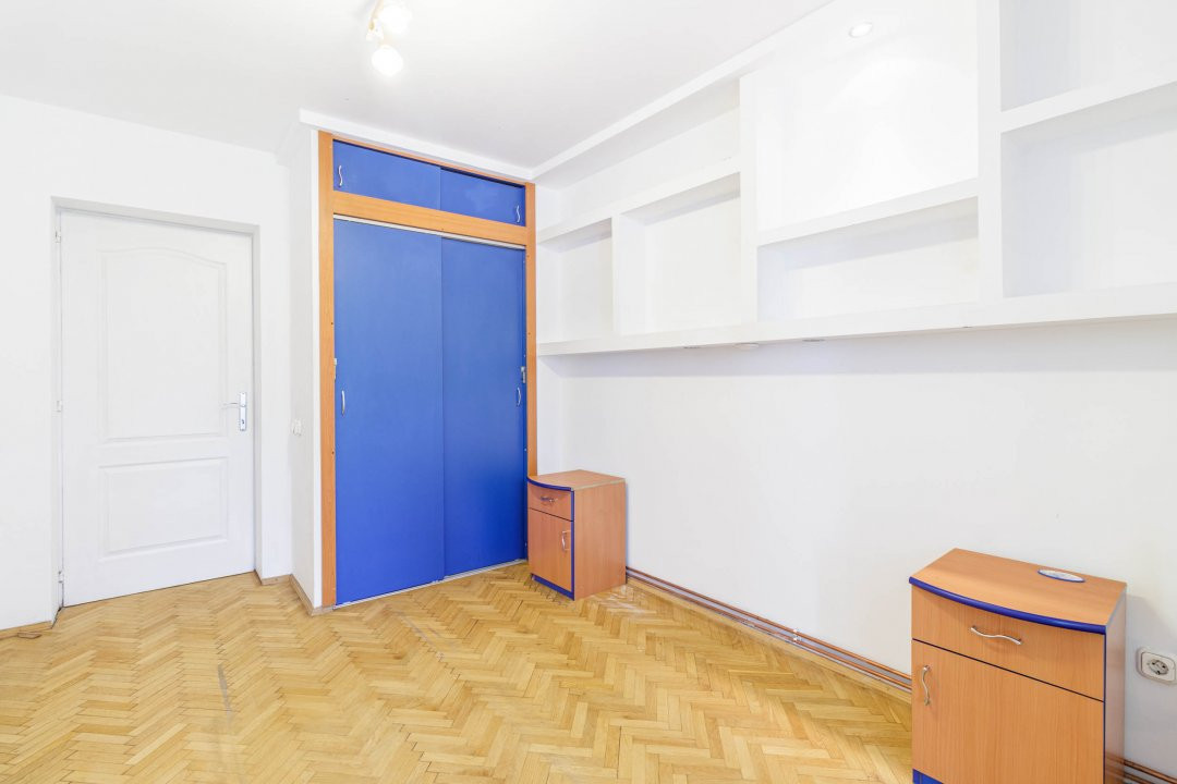 Etajul 1- 3 camere – Pajura, aproape de metroul Jiului
