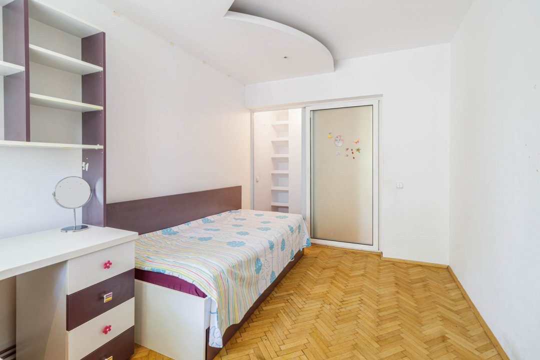 Etajul 1- 3 camere – Pajura, aproape de metroul Jiului