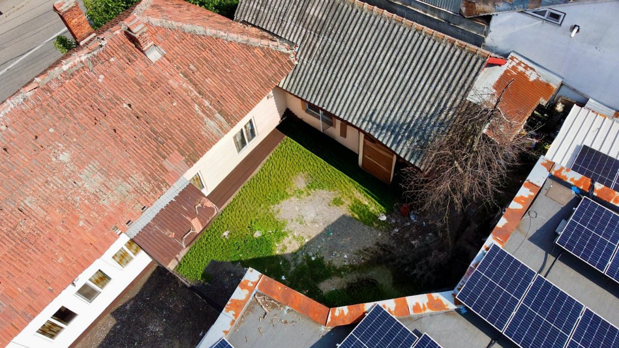 Spațiu comercial cu panouri solare, Târgu Jiu, Calea Severinului