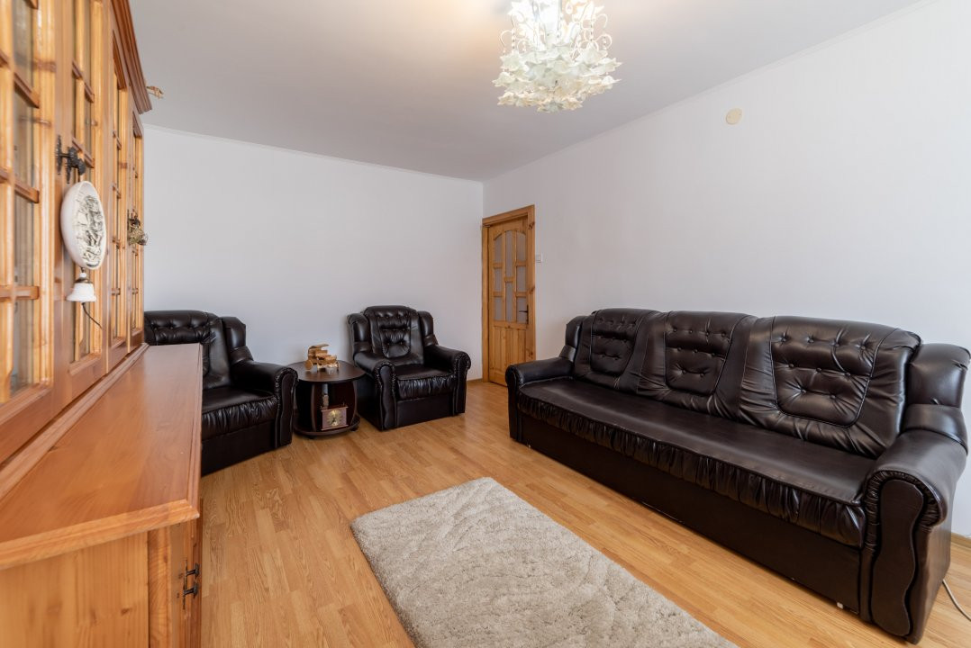 Apartament 3 camere - Topoloveni, Central