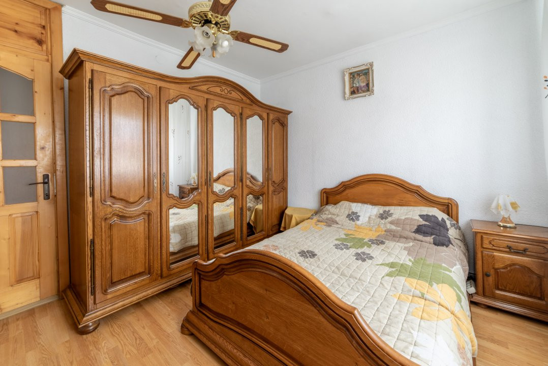 Apartament 3 camere - Topoloveni, Central