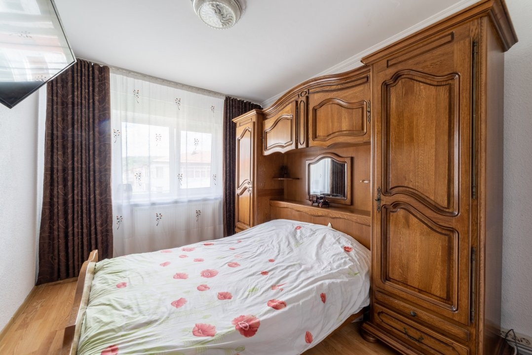 Apartament 3 camere - Topoloveni, Central