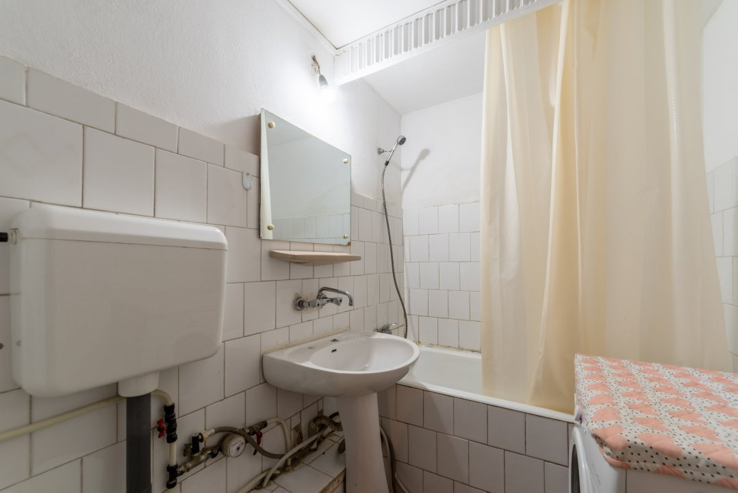 Apartament 3 camere - Topoloveni, Central