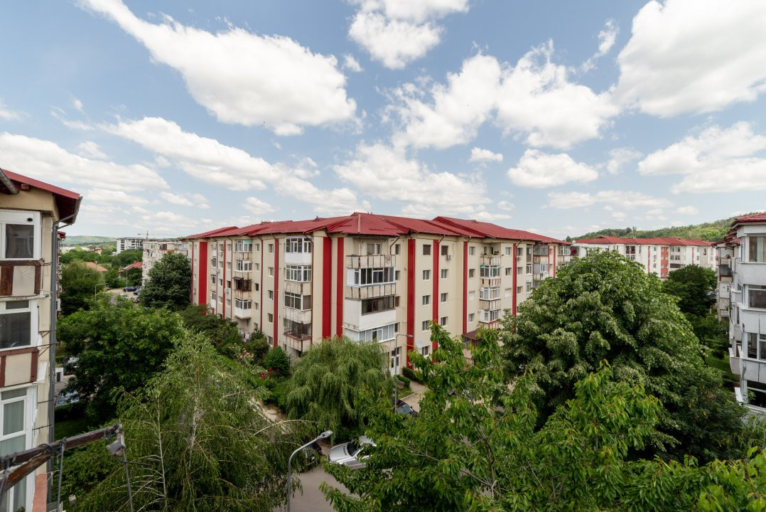 Apartament 3 camere - Topoloveni, Central