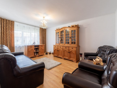 Apartament 3 camere - Topoloveni, Central