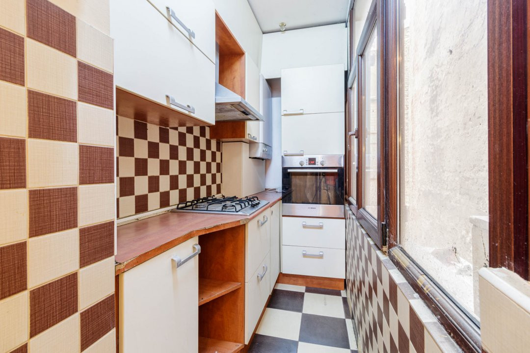 Apartament zona 0 bloc interbelic consolidat