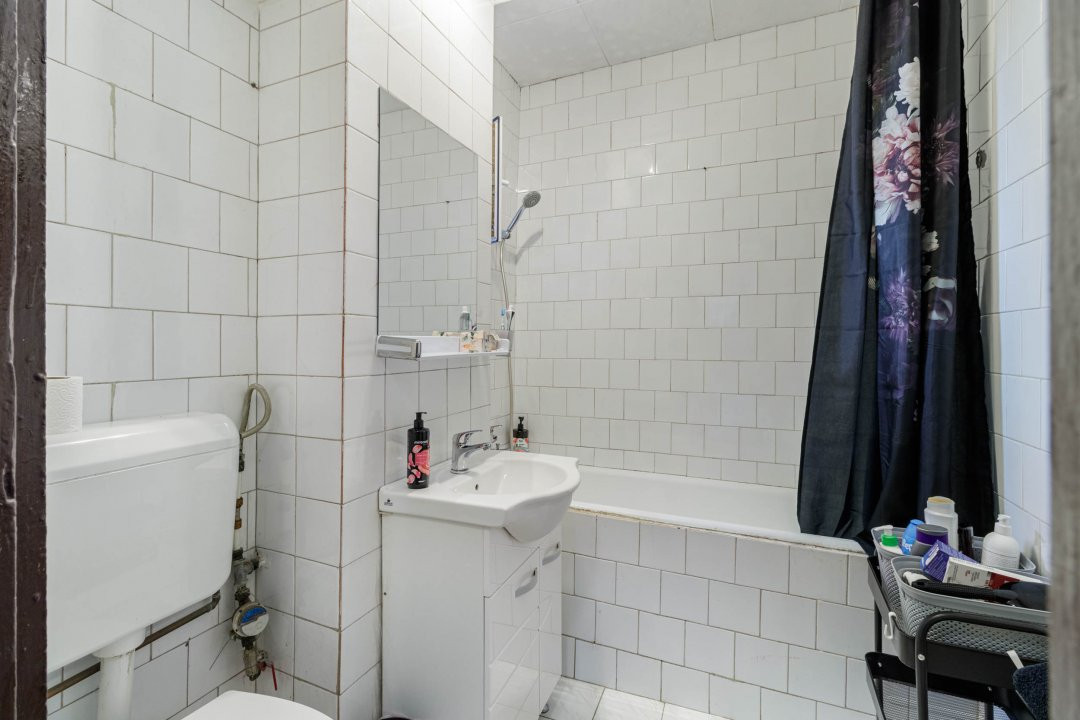 Spațiu generos, potențial imens – apartament 3 camere, așteaptă viziunea ta
