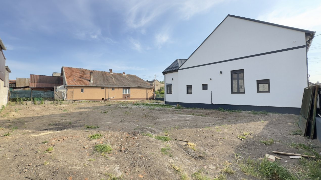 Inchiriere Casă 3 camere 154 mp, Teren 630 mp - Str. T. Vladimirescu - Carei 