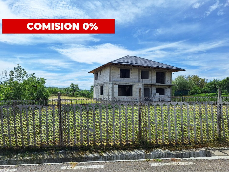 Casă La 3 km De Topoloveni construcție solidă, teren 1460 mp