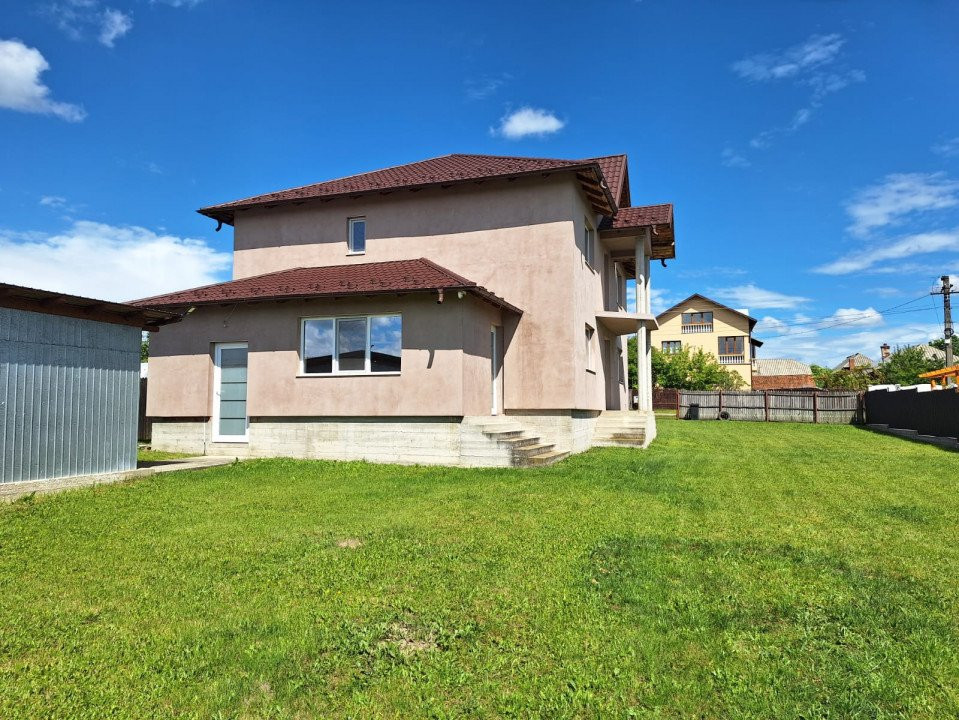 Casă Poiana Lacului-Dinculesti construcție solidă, zonă linistita teren generos
