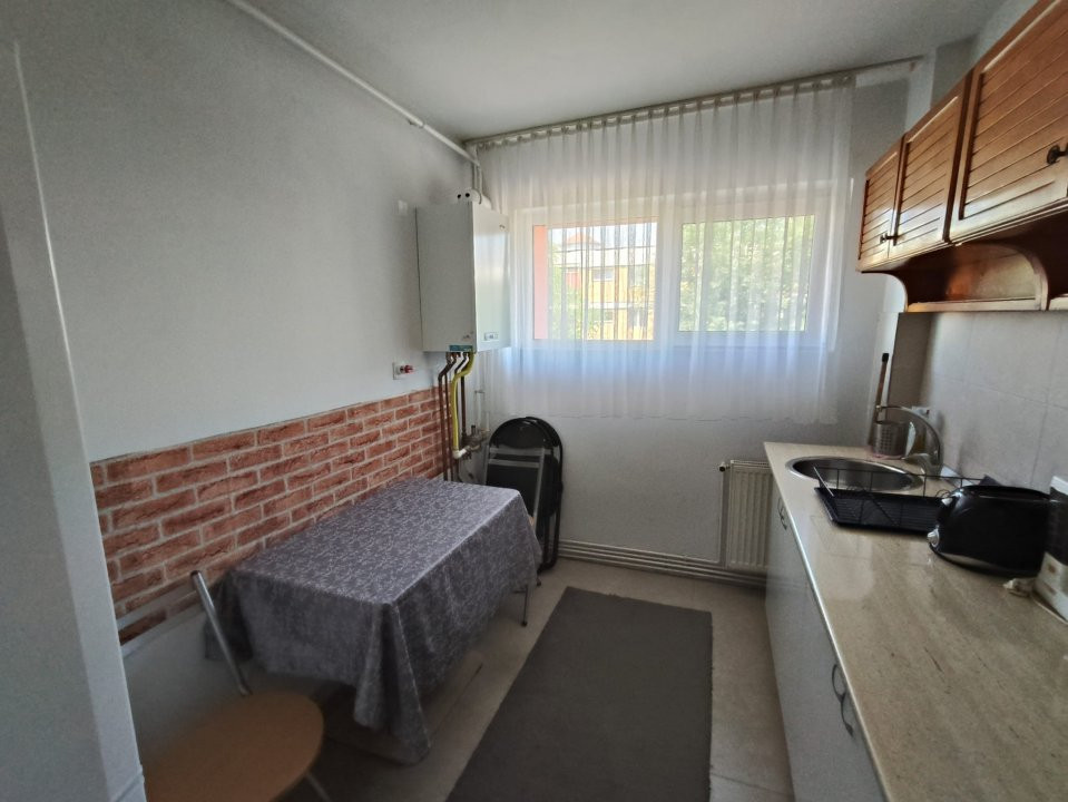 Apartament 2 camere complet renovat – Str. Griviței, Târgu Jiu