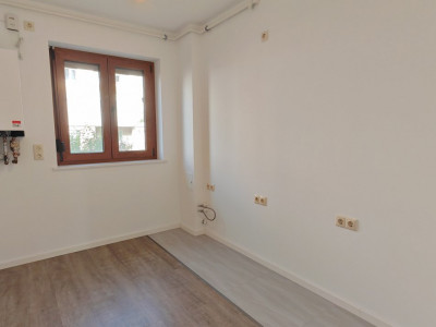 Apartament 2 camere parter cu gradina Tractorul