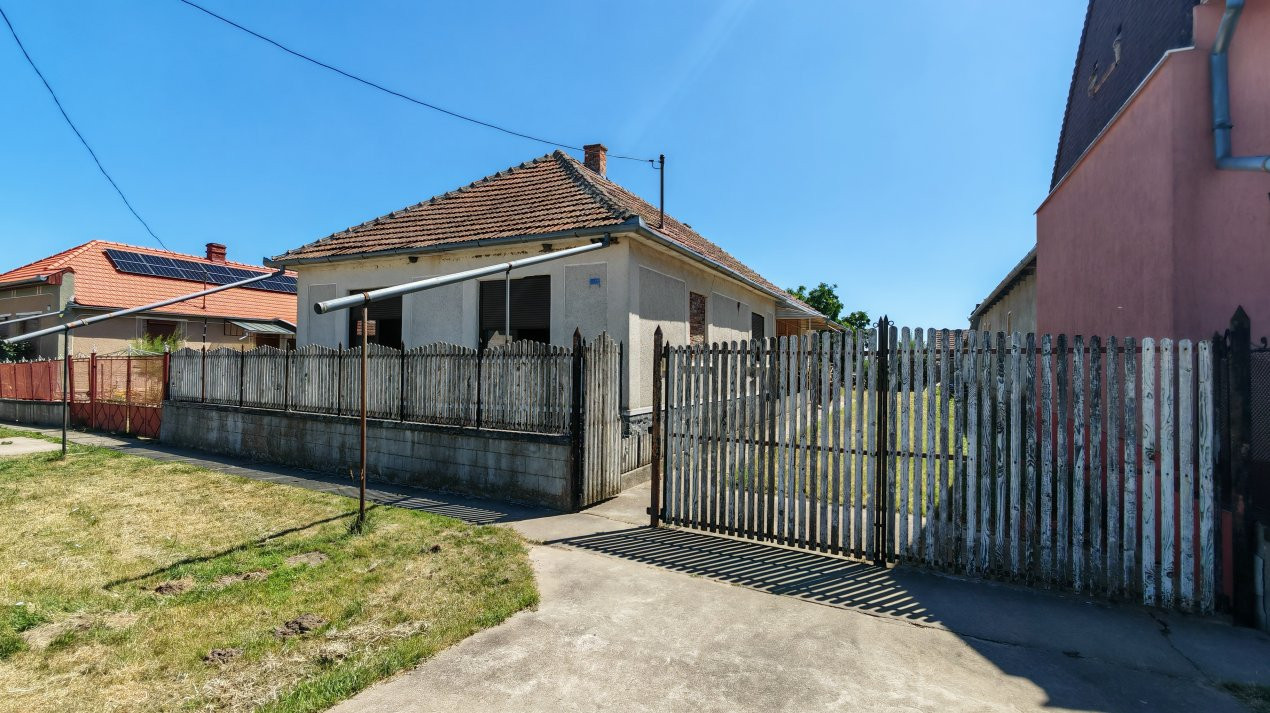 Casă 4 camere semifinisată interior, Teren 3456 mp - Loc. Ciumești SM 